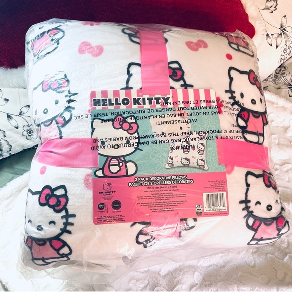 🆕🎀 Hello Kitty 2-Pack Decorative Pillows - Picture 5 of 7